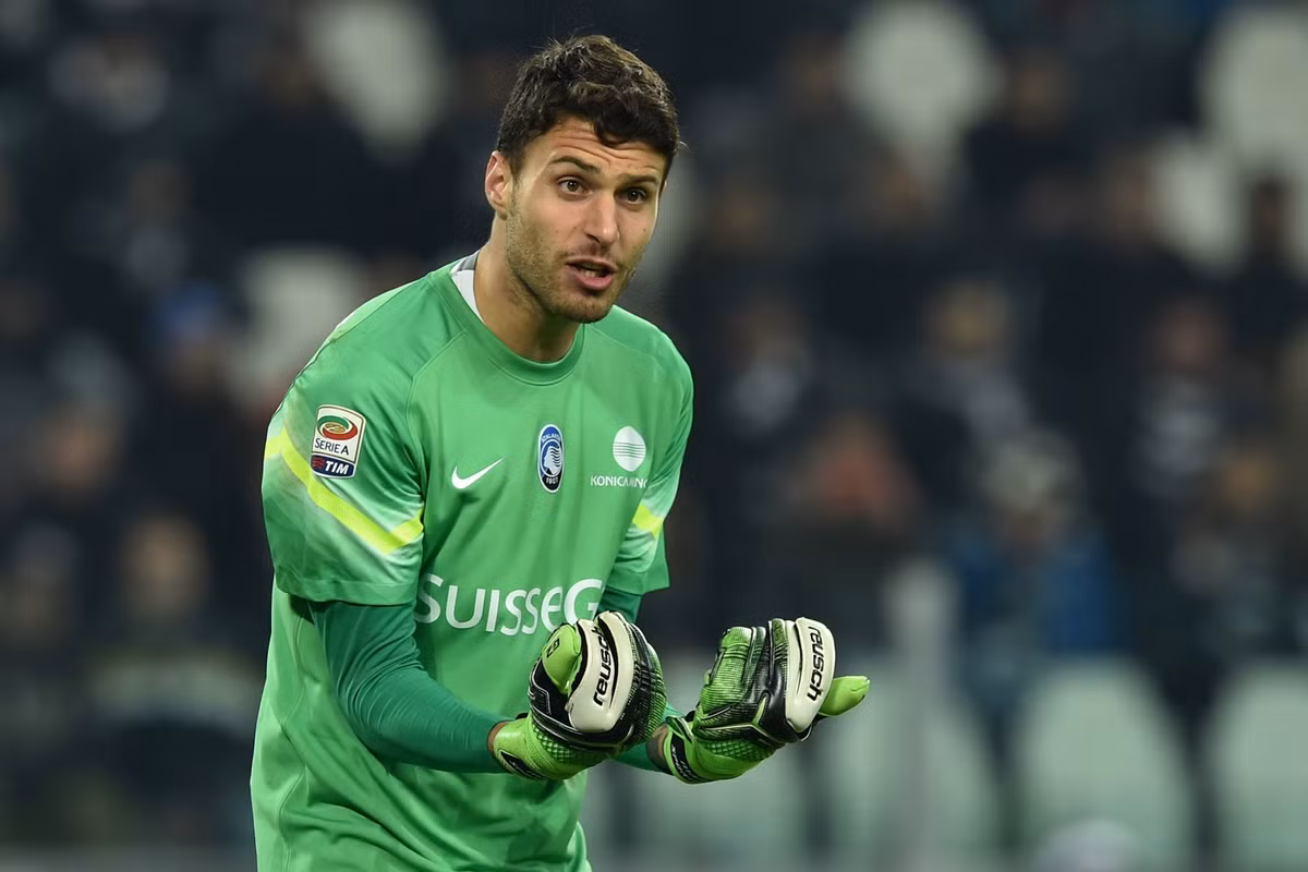 Thủ môn trẻ sinh năm 1992 với chiều cao 1m93 đang có phong độ khá tốt cùng với Atalanta khi góp phần giúp đội bóng đứng thứ 9 trên BXH. Sau 16 trận bắt chính anh đóng góp 57 pha cứu thua và 6 trận giữ sạch lưới.