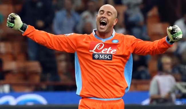 Cái tên tiếp theo được nhắc đến trong danh sách thủ môn xuất sắc nhất Serie A đó là thủ môn Pepe Reina của CLB Napoli.
