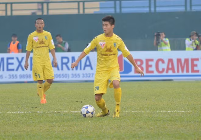 V.League 2015 là mùa giải đầu tiên Duy Mạnh ra mắt đội 1 Hà Nội T&amp;T và ngay trong trận đấu chào sân, Duy Mạnh đã nổ súng ghi bàn mang về chiến thắng cho CLB thủ đô.