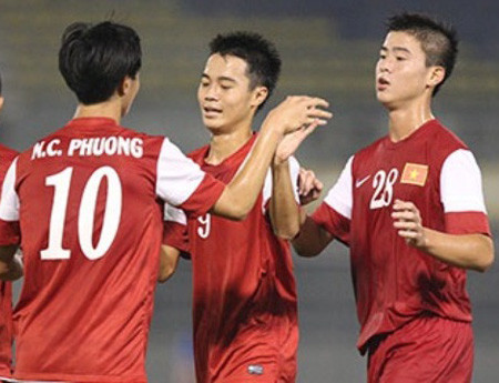 Khi trở lại Việt Nam, Duy Mạnh được gọi tên là U19 Việt Nam để cùng với những Công Phượng, Văn Toàn hay Xuân Trường tạo nên một lứa U19 làm mê lòng người hâm mộ với lối bóng đá đẹp.