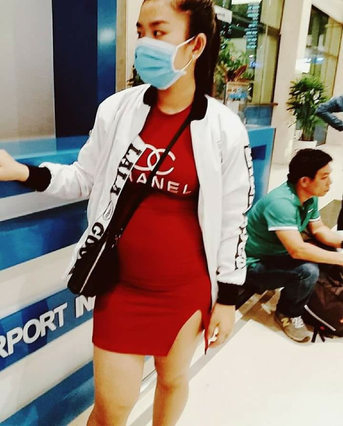 Cho dù mẹ chàng người yêu đã hiểu nhầm nhưng ai cũng có thể hiểu và cảm nhận được cô gái này sẽ buồn thế nào khi chỉ vì chiếc bụng mỡ kém xinh của mình mà thành ra hiểu nhầm "ăn cơm trước kẻng".