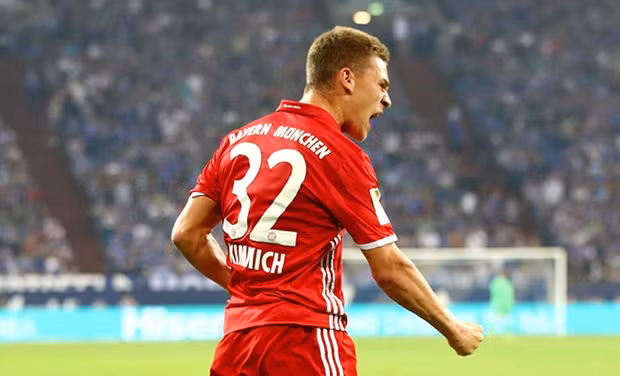 Kimmich bất ngờ được HLV Carlo Ancelotti sử dụng ở vị trí tiền vệ trung tâm bên cạnh Thiago và Arturo Vidal trong cuộc đón tiếp Rostov. Và không phụ lòng người thầy của mình, tài năng trẻ người Đức thi đấu chói sáng với cú đúp ở các phút 53 và 60.
