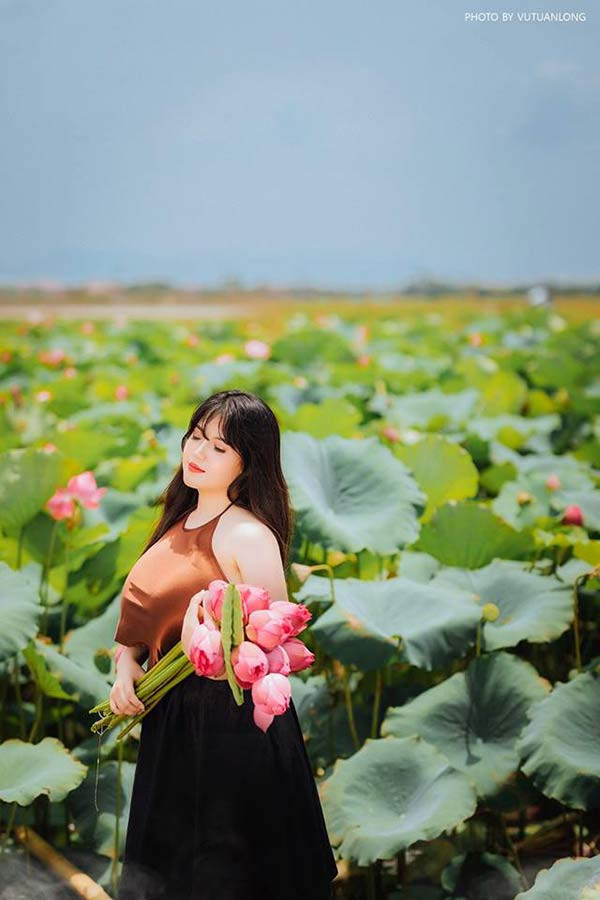 Thu Trang sẽ bắt đầu những môn thi đầu tiên trong kỳ thi THPT 2018. Ngoài 3 môn thi bắt buộc là Toán, Văn và Ngoại ngữ, Trang sẽ thi thêm tổ hợp các môn xã hội (gồm Sử, Địa và GDCD).