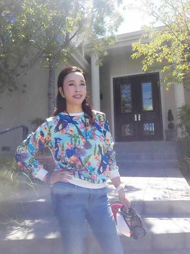 Phòng bếp có nội thất đơn giản nhưng rất tiện nghi.