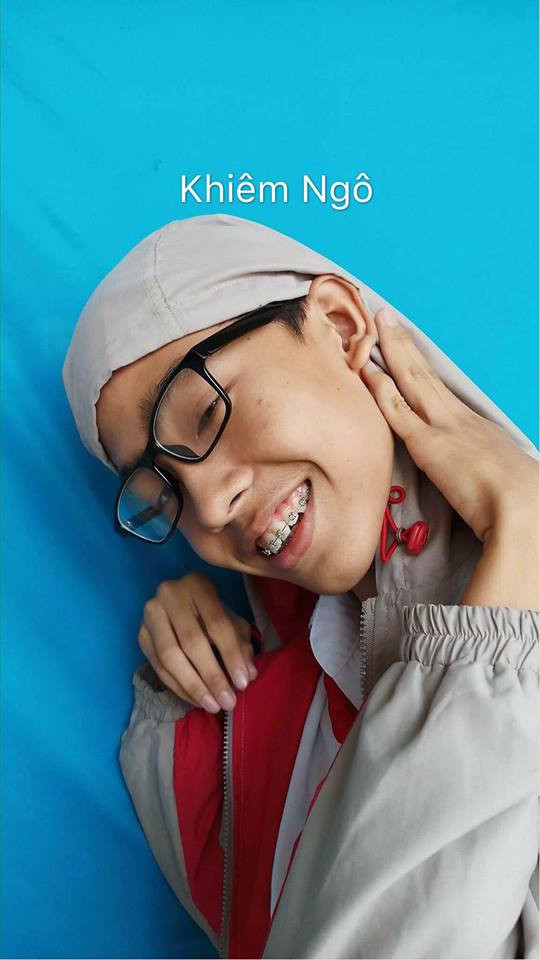 Bên cạnh việc đưa ra những bình luận dân mạng cũng chia sẻ rất nhiều những dáng chụp ảnh thẻ cực chất của mình.