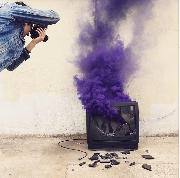 Không chỉ thịnh hành tại một số nước châu Âu và Bắc Mỹ, thời gian vừa qua rất nhiều nhiếp ảnh gia Việt đã bắt đầu áp dụng công nghệ tạo khói màu này vào những bức ảnh của mình.