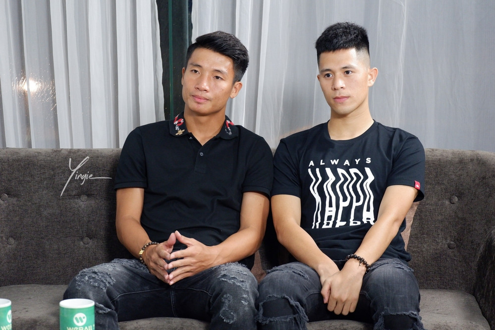 Thậm chí, nhiều dân mạng còn lục tìm trong album ảnh của cả hai cầu thủ này để tổng hợp những bức ảnh mà họ "tình tứ" bên nhau để lưu lại trong máy điện thoại của mình.