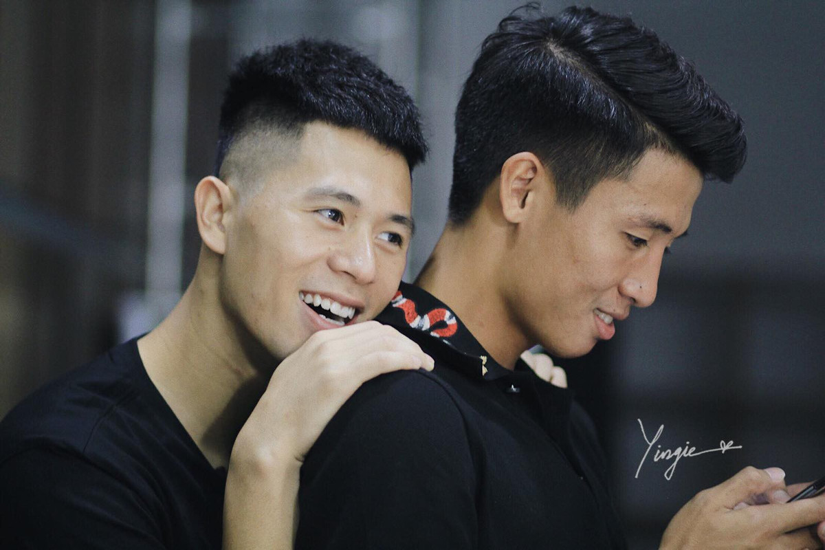 Đình Trọng và Tiến Dũng không chỉ hợp dơ trong màu áo đội tuyển Việt Nam mà còn là cặp bạn thân nổi tiếng khăng khít và luôn xuất hiện bên nhau như hình với bóng ở ngoài đời.