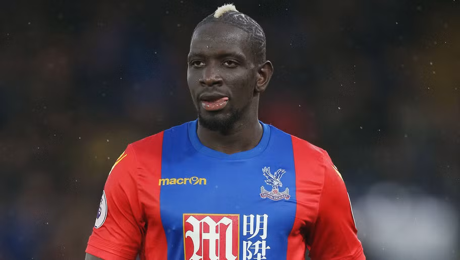Crystal Palace đồng ý mua Mamadou Sakho: Nguồn tin từ tờ Guardian cho hay, Crystal Palace đã đồng ý chi ra 20 triệu bảng để chiêu mộ trung vệ Mamadou Sakho từ Liverpool. Mùa trước, cầu thủ người Pháp thi đấu cho Crystal Palace theo hợp đồng cho mượn. Ảnh: Guardian