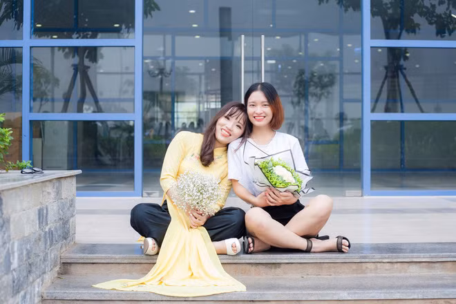 Ngay khi vừa xuất hiện hoa kỷ yếu bằng súp lơ đã ngay lập tức gây sốt bởi sự đặc sắc từ ý tưởng cho tới cách thực hiện.