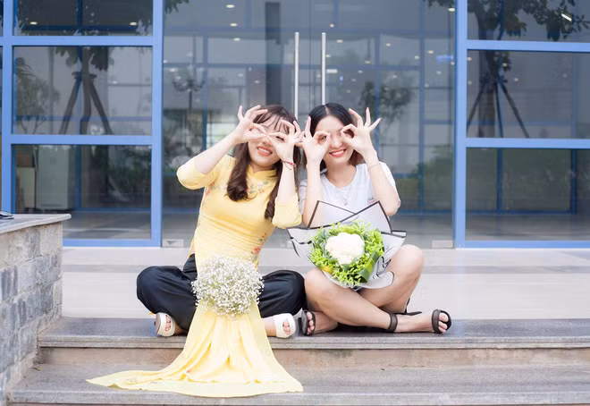 Bó hoa kỷ yếu đặc biệt bằng súp lơ nhanh chóng nhận được hàng ngàn like và nhiều ý kiến từ CĐM cho ý tưởng thực sự quá độc đáo này.