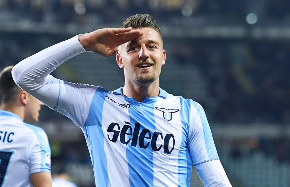 MU đã gửi lời đề nghị trị giá 75 triệu euro ban đầu đến Lazio để có Milinkovic-Savic Con số này là đủ để CLB Serie A gật đầu và mau chóng nhận tiền để tái đầu tư trước khi mùa giải mới bắt đầu.