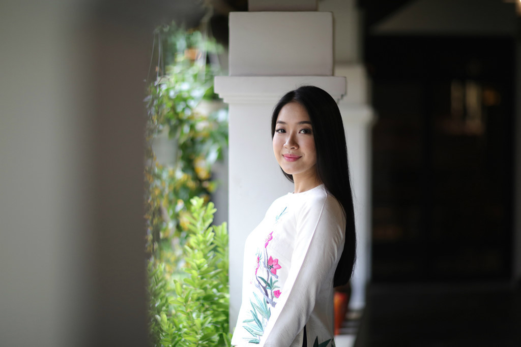 Có mẹ là nghệ nhân ẩm thực nổi tiếng, nhiều người nghĩ Vương Anh được mẹ truyền dạy bí kíp vào bếp. Tuy nhiên, cô gái 23 tuổi bất ngờ chia sẻ mình không thường được mẹ dạy nấu ăn và hầu hết tự mày mò những công thức và tự rút ra kinh nghiệm nêm nếm riêng cho bản thân.