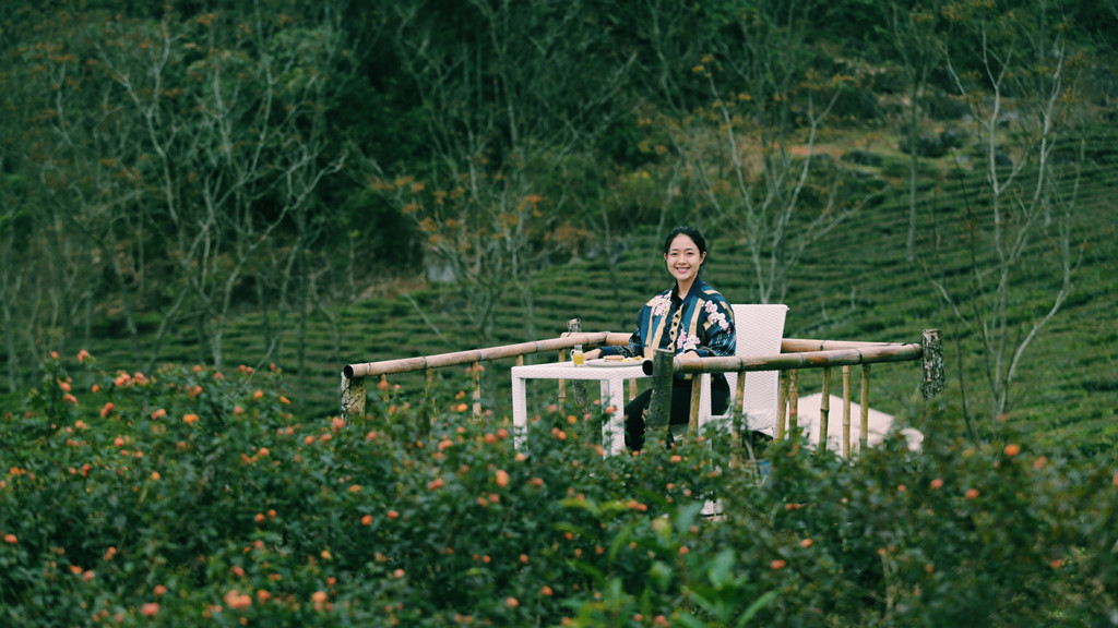 Trong clip du lịch và nấu ăn giữa núi rừng Tây Bắc hùng vĩ, Vương Anh đã rất đầu tư về mặt hình ảnh và những khuôn hình cũng được cô bạn này chau chuốt từng chút, từng chút.