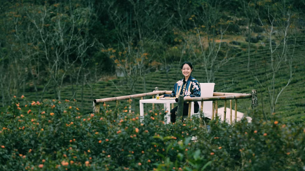 Trong clip du lịch và nấu ăn giữa núi rừng Tây Bắc hùng vĩ, Vương Anh đã rất đầu tư về mặt hình ảnh và những khuôn hình cũng được cô bạn này chau chuốt từng chút, từng chút.