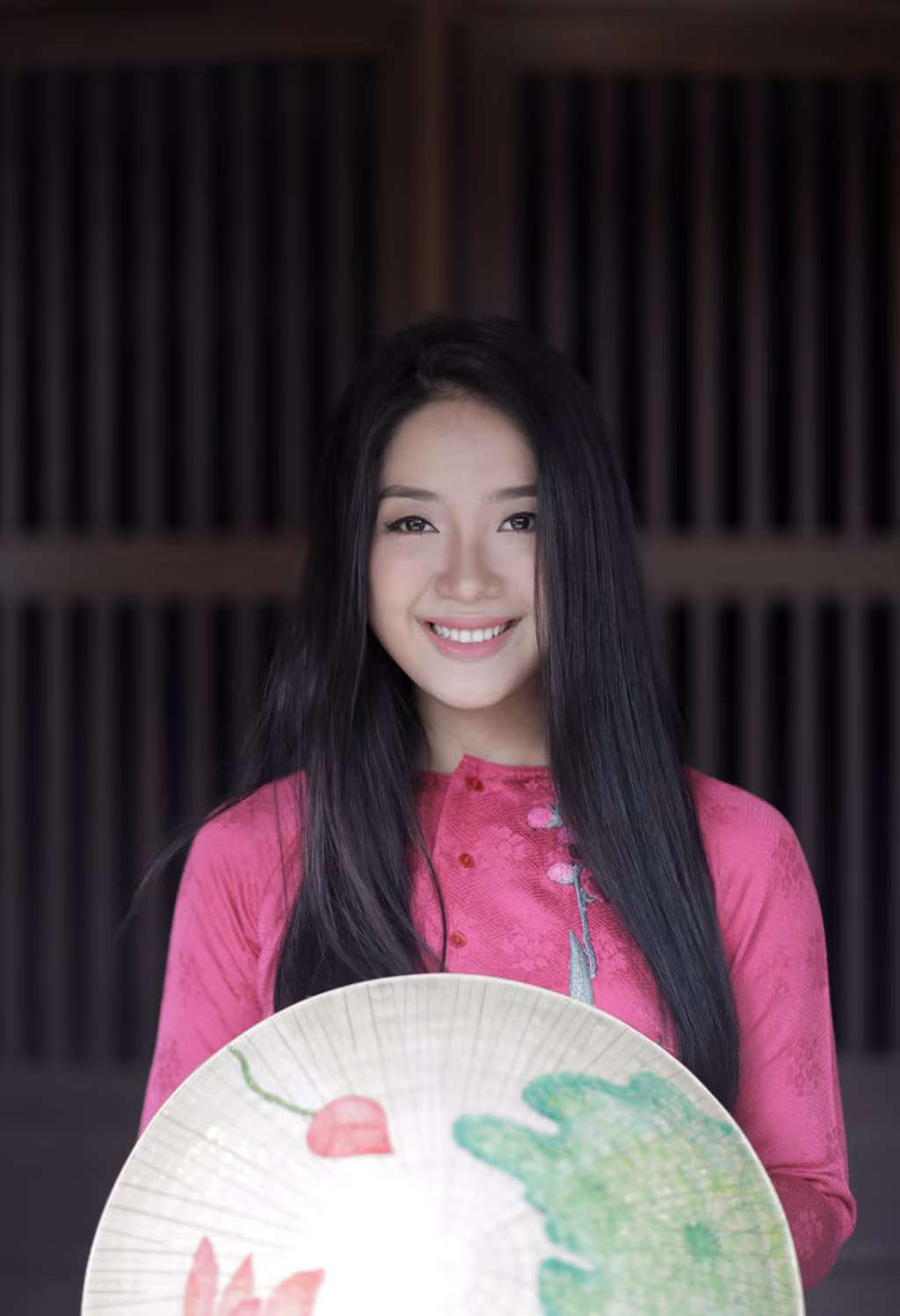 Xa nhà từ năm 18 tuổi, Vương Anh từng học thiết kế nội thất ở Mỹ hơn một năm. Trong thời gian đó, 9X rất thèm món ăn Việt nên tự tìm hiểu cách chế biến. Cô phát hiện mình rất thích tự tay nấu nướng, đặc biệt là những món ngon của dân tộc.