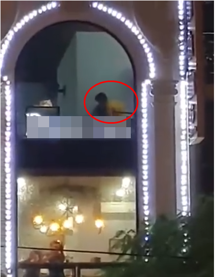 Chỉ trong một thời gian ngắn, hai quán trà sữa mà các cặp đôi "tận dụng" không gian để "mây mưa" ấy đã thật sự tạo nên một cơn sốt trong cộng đồng mạng nói chung và các tín đồ của loại thức uống rất phổ biến với giới trẻ cả nước, nhưng theo một hướng không mấy tích cực.