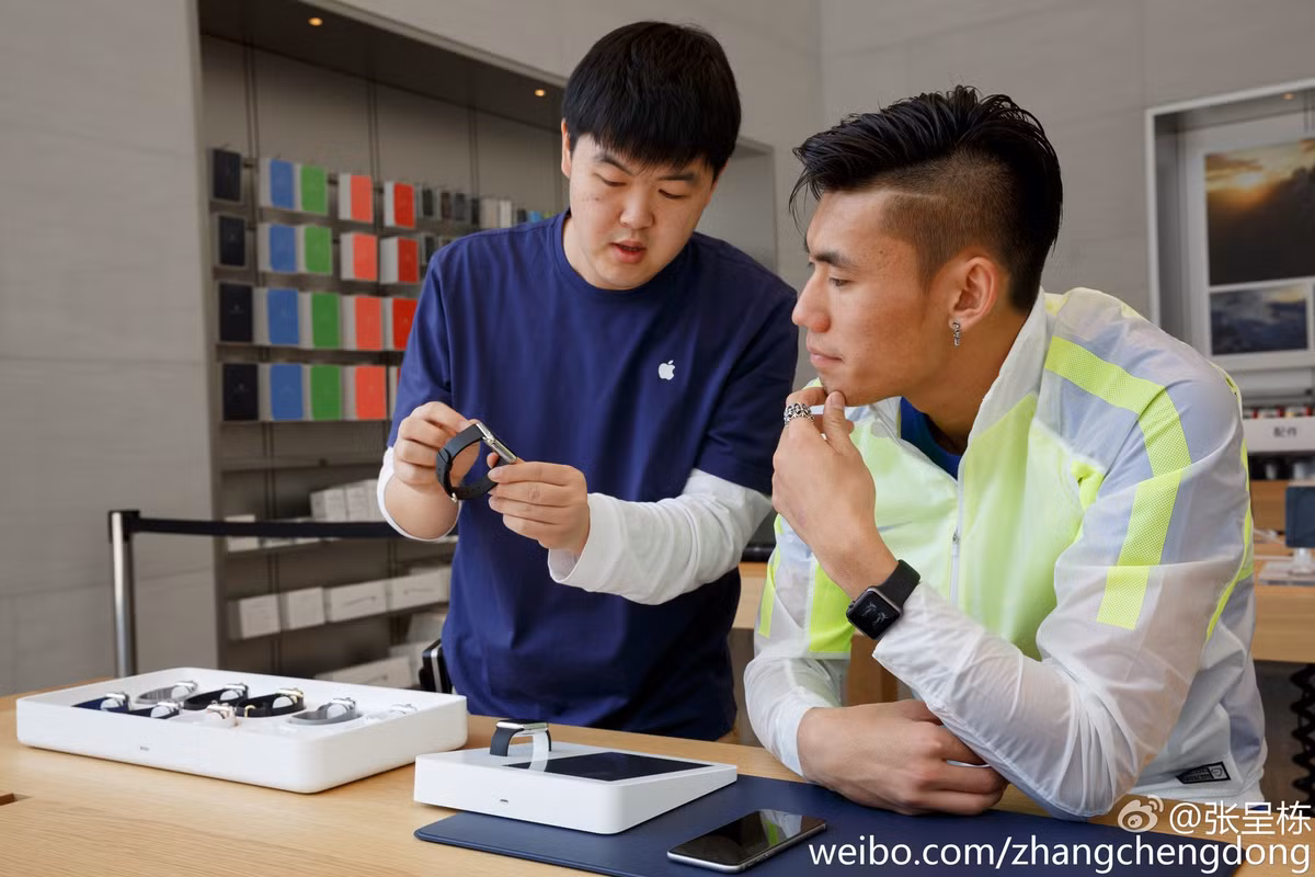 Ngoài chuyên môn cao, ngoại hình của chàng hậu vệ 30 tuổi này cũng là lý do khiến anh chàng sở hữu lượng fan vô cùng hùng hậu.