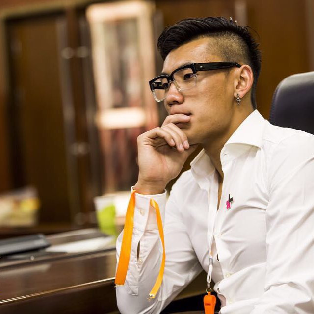 Zhang Chengdong là cầu thủ mang áo số 17 của đội tuyển Trung Quốc đồng thời là ngôi sao của CLB Hebei China Fortune. Anh chàng này sinh năm 1989, đến từ tỉnh Hồ Bắc.