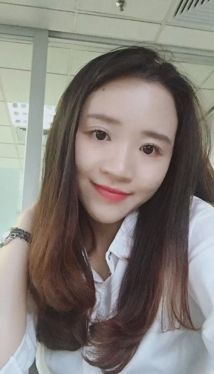 Bình luận về bạn gái Xuân Trường, nickname Hoàng Mai Nhi có viết: "Hậm hực thật đấy, Trường Híp giờ đã là chậu đã có hoa. Nhưng vẫn phải công nhận rằng Nhuệ Giang xinh thật và hai bạn thật xứng đôi vừa lứa. Chúc tình yêu sẽ bung lụa hai bạn nhé".