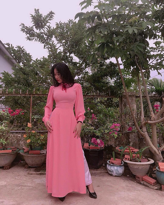 Nguyễn Thị Kiều Diễm (sinh năm 2000) được chú ý trên mạng với câu chuyện "dậy thì thành công" từ cô bé gầy gò sang thiếu nữ sở hữu số đo ba vòng nóng bỏng.