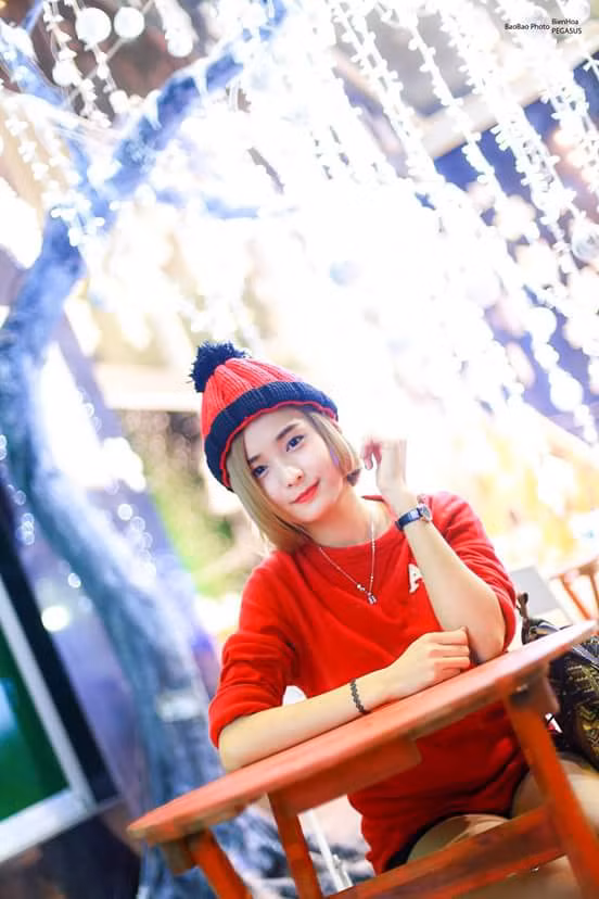 Bản thân Ngọc Hân cũng yêu mến tài năng của nữ DJ xinh đẹp nhưng tương lai, cô bạn này sẽ tự tạo cá tính riêng cho mình để tránh những điều tiếng là nhờ giống nữ DJ nổi tiếng này để vụ lợi.