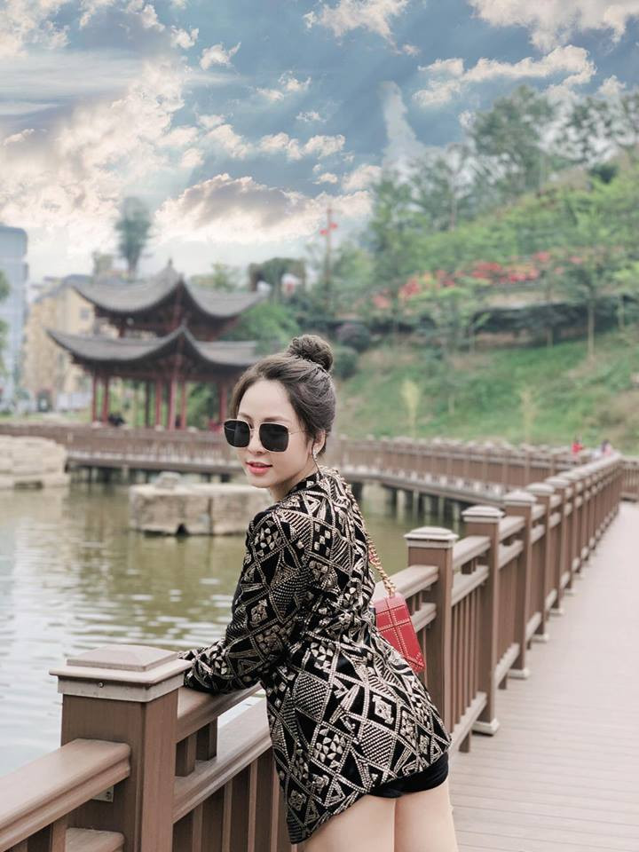 Có một điểm chung thú vị, Trâm Anh và Bùi Tiến Dũng cùng quê Thanh Hóa. Thế nên, hot girl World Cup này dành tình cảm nhất định cho chàng thủ môn xứ Thanh.