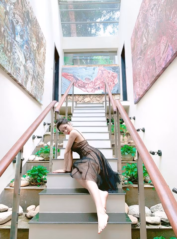 Cụ thể, Trâm Anh từng tâm sự rằng: "Quang Hải đá hay thì khỏi bàn rồi. Và thủ môn Bùi Tiến Dũng bắt bóng giỏi. Có điều đặc biệt nữa là Bùi Tiến Dũng cùng quê với Trâm Anh".