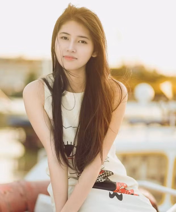 Nhiều người còn nhận xét rằng, cô bạn gốc Hải Phòng này có đôi chút nết giống mới ca sĩ ngôi sao của Hàn Quốc Suzy, người từng xuất hiện trong bộ phim Dream High được giới trẻ Việt rất yêu thích.