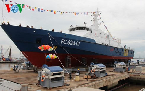 Tàu được thiết kế có chiều dài hơn 63m, rộng gần 12m, cao trên 6m với lực giãn nước hơn 700 tấn, trang bị nhiều thiết bị đặc chủng và hệ thống thông tin liên lạc chuẩn quốc tế GMDSS - A3.