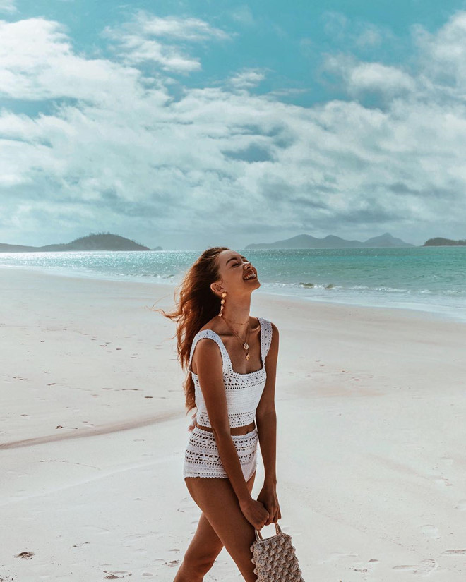 Kể từ khi tốt nghiệp trung học, Tara làm việc trong vai trò quản trị, tiếp thị và PR.