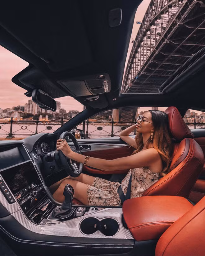 Từ khi còn là sinh viên ngành thiết kế, Tara đã đi du lịch khắp các nước trên thế giới. Lướt qua một vòng và nhìn ngắm các bức ảnh trên Instagram, bạn sẽ cảm thấy choáng ngợp với cuộc sống sang chảnh thành viên 9X hội Rich Kid thế giới này.