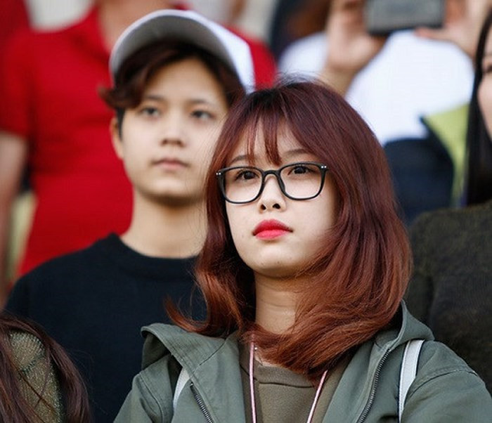 Trong các trận đấu của HAGL ở V.League 2017, Trang Nhung từng đến sân Pleiku để cổ vũ cho Văn Toàn. Sau trận tứ kết ở ASIAD 18, bạn gái Văn Toàn chắc chắn sẽ được tìm kiếm rất nhiều.