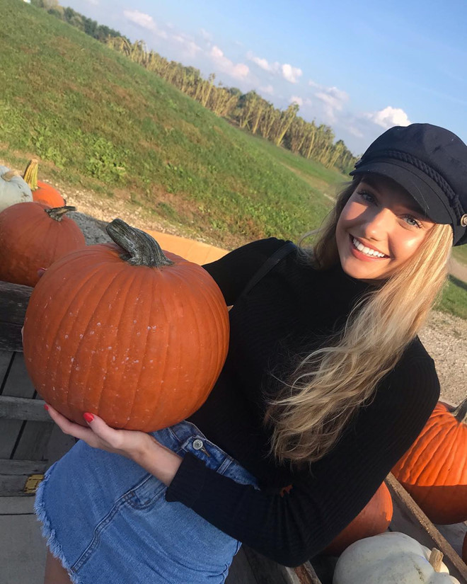 Dù không được đào tạo âm nhạc chuyên nghiệp nhưng giọng hát của Carlie được đánh giá rất có kỹ thuật và nội lực.