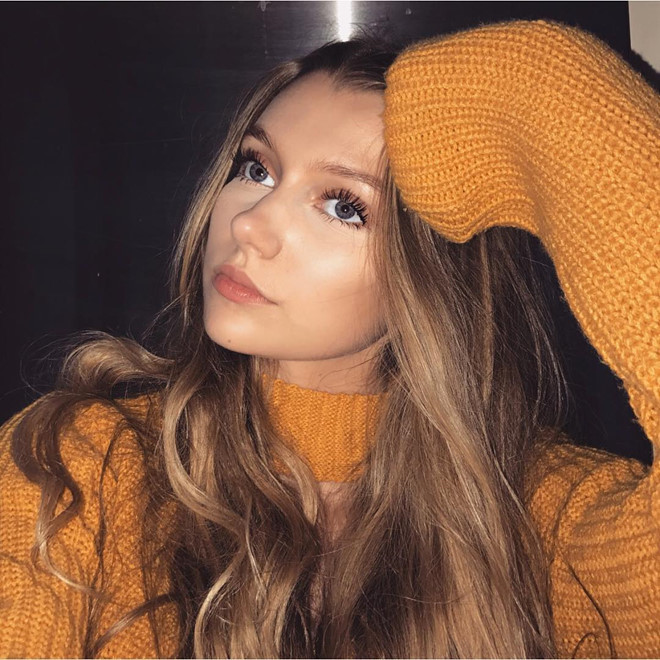 Ước mơ của Carlie là trở thành ca sĩ, tuy nhiên hiện tại cô nàng đang phải chú trọng cả việc học tập ở trường nên chưa thể ra sản phẩm riêng cho mình.