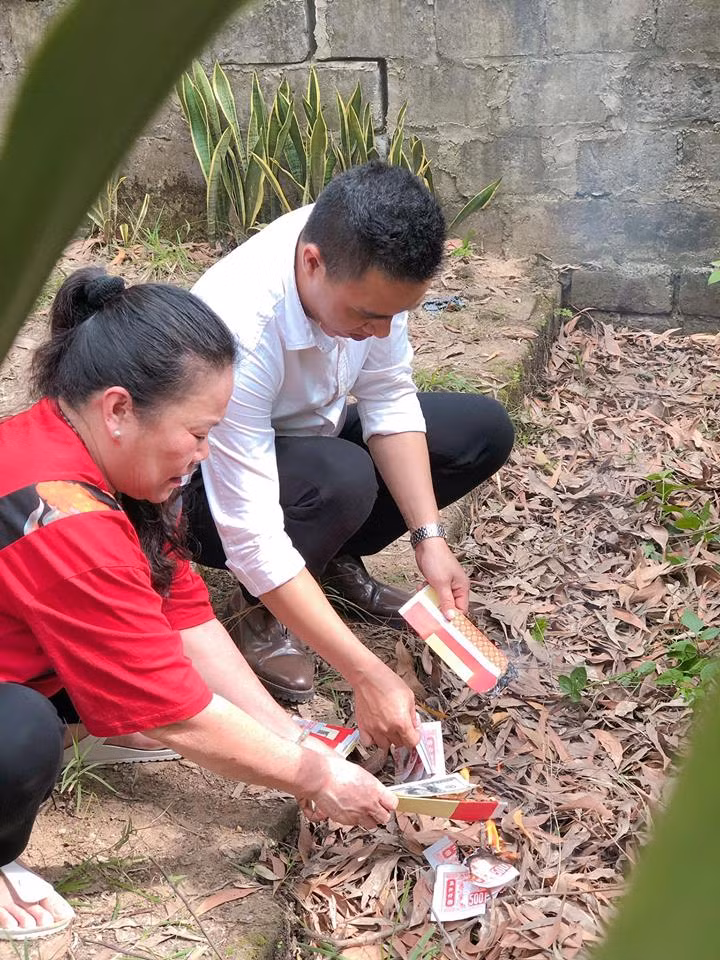 Vo chong MC “Chung toi la chien sy” di choi vui ve sau nghi van ran nut-Hinh-3