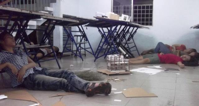 Còn nickname Anh Tuấn thì chia sẻ rằng: "5 năm cày cuốc nhưng chỉ có 1 giờ để bảo vệ đồ án. Đến người yêu làm phiền còn bị ăn đòn câm lặng, nên những khó khăn như thức đêm, thức ngày, vạ vật nhịn đói không thấm vào đâu"