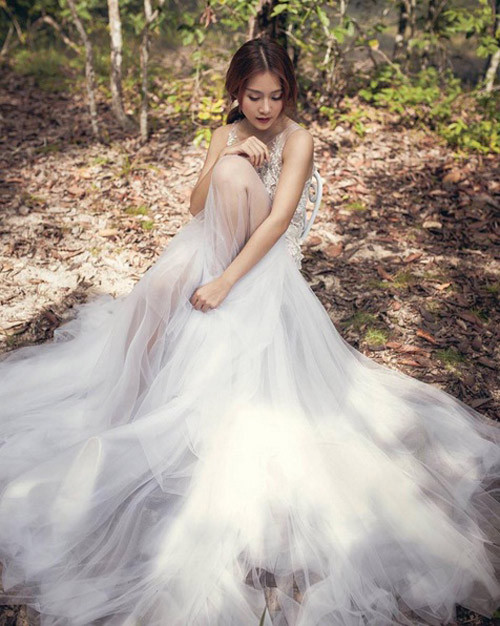 Khả Ngân là một trong những hotgirl số 1 đình đám Sài thành với biệt danh “bản sao Đặng Thu Thảo”. Với gương mặt chuẩn Vline cùng nụ cười tươi tắn, rạng rỡ, Khả Ngân nhận được nhiều sự quan tâm của cộng đồng mạng với Instagram có 387.000 lượt theo dõi và “thu về” hơn 2.387.000 lượt thích.