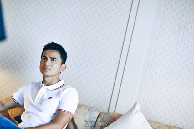 Cau thu DT Thai Lan tung anh dep, ngau nhu 