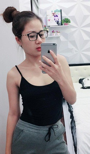 Trần Vượng sinh năm 1995, lên xe hoa từ năm 18 tuổi sau đó liên tiếp sinh một bé gái đầu rồi đến hai bé sinh đôi chỉ trong vòng 3 năm. Nhiều bạn bè trêu bà mẹ bỉm sữa 9X này rằng "dành cả tuổi thanh xuân chỉ để chửa và đẻ".