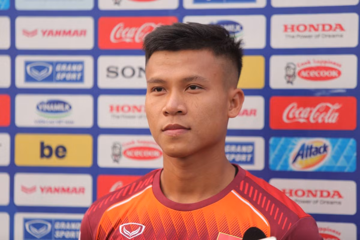 Bảo Ngọc là cái tên khá mới trên bản đồ bóng đá trẻ Việt Nam. Nhưng lần xuất hiện ở đội tuyển U22 Việt Nam lần này, cầu thủ trung vệ này đã cho thấy sự đĩnh đặc trong từng tình huống phòng ngự của mình.