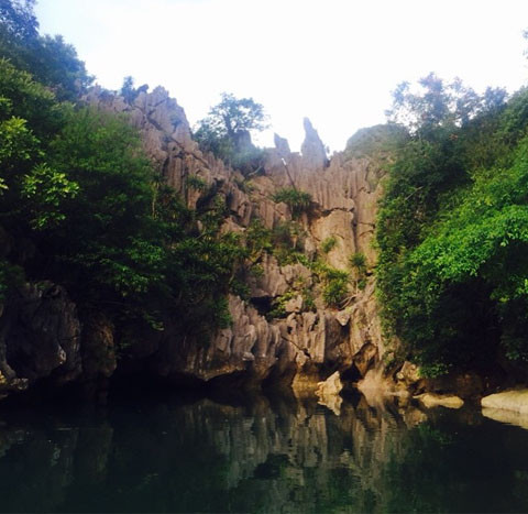 Một góc Hạ Long qua góc máy của bạn gái Daniele de Rossi.