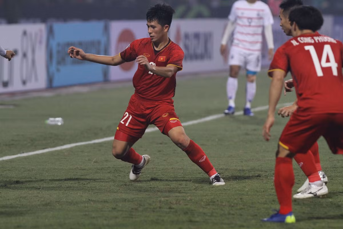 Cụ thể, HLV Park Hang-seo phát biểu: "Đến lúc này, tôi chưa biết đối thủ của tuyển Việt Nam ở bán kết là ai. Nhưng ngày mai, tôi sẽ cử hai trợ lý tới Bangkok, một người khác tới Indonesia. Chúng tôi cũng đã có nhiều số liệu, nhiều thông tin về họ. Đội tuyển còn tận 7 ngày để chuẩn bị, chúng tôi sẽ làm mọi thứ thật tốt".