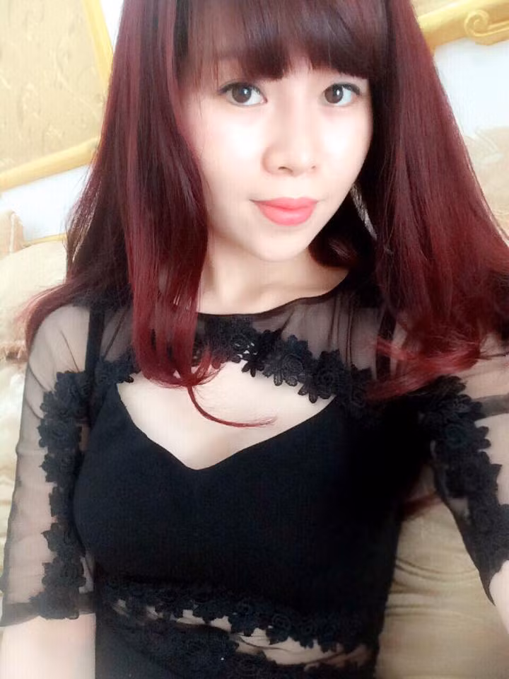 Dù bận rộn với công việc học tập và kinh doanh nhưng An Trang vẫn dành thời gian để thỏa mãn sở thích nấu nướng và vui vẻ bên gia đình của mình mỗi khi có thời gian rảnh.