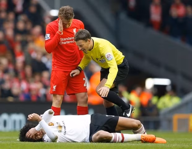 Marouane Fellaini chấn thương gân kheo.