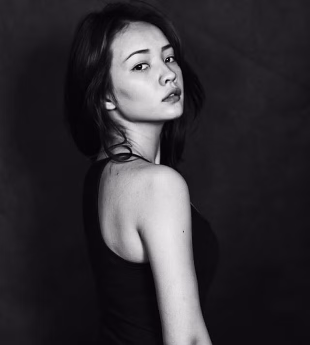 Tuy nhiên, trong con người của Kamilla Nguyễn vẫn luôn cháy bỏng một đam mê được đi theo con đường nghệ thuật chân chính mà cụ thể là nghiệp người mẫu.