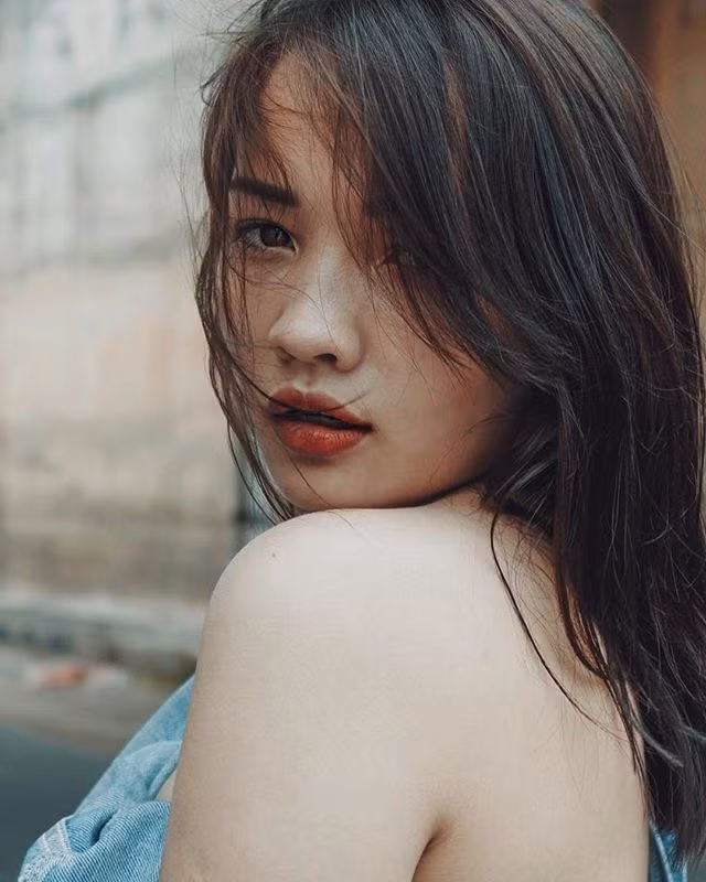 Sau khi được hỏi về định hướng tương lai, hot girl lai Việt - Nga Kamilla Nguyễn chia sẻ cô muốn theo nghiệp dịch thuật tiếng Nga bởi cô nàng này có nền tảng ngoại ngữ khá vững.