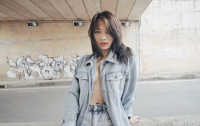 Chảy trong mình hai dòng máu là Việt - Nga nên Kamilla Nguyễn đã nhặt hết những nét đẹp tinh túy như làn da trắng, đôi môi dày gợi cảm của mẹ và khuôn mặt mang đậm chất Á Đông của cha tạo nên nhan sắc kiệt xuất của mình