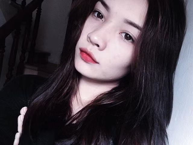 Vẻ đẹp lai Tây được dân mạng phát hiện vừa qua có tên là Kamilla Nguyễn sinh năm 1999 và hiện đang học tập và sinh sống tại Hải Dương. Kamilla Nguyễn có bố là người Việt và mẹ là người Nga sau một thời gian sinh sống tại nước ngoài, cô nàng xinh đẹp sở hữu hai dòng máu này đã trở về Việt Nam để định cư.