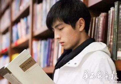 Sức hút của cái tên Bồ Tập Tinh đã khiến đại học Nam Kinh trở thành tâm điểm của rất nhiều sinh viên của các trường lân cận. Nhiều nữ sinh còn đùa rằng họ đang có ý định chuyển đến trường đại học này để được học gần chàng soái ca họ Bồ.